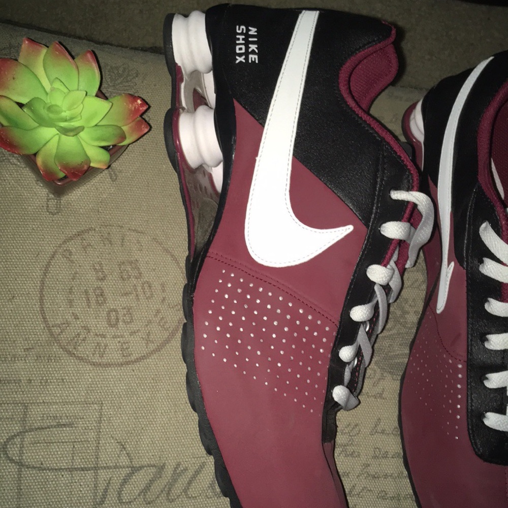 SOLD!! Nike Athletic Shoes - Picture 3 of 5